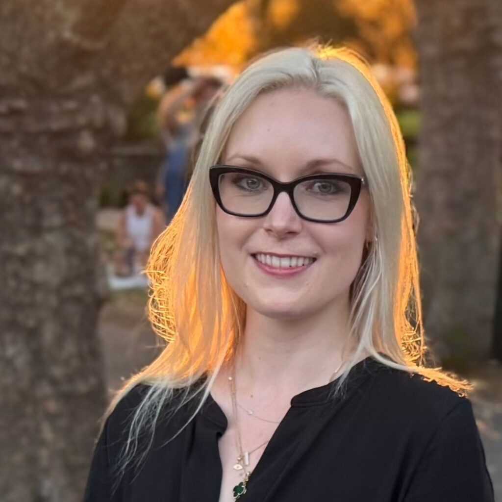 Portrait photo of Olivia Vain